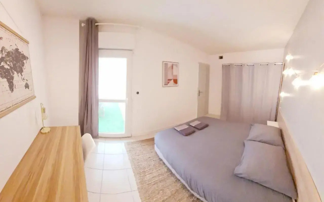 spacieux logement avec terrasse à 100m du tram