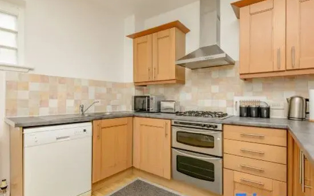 Unique 1 Bed house with Private Parking