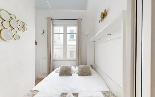 141-Suite Klein, townhouse style APT, Marais, Paris