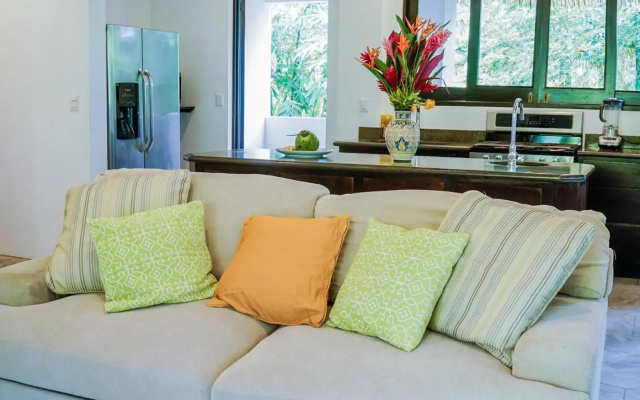Makara Toucan Suite / 2nd Floor