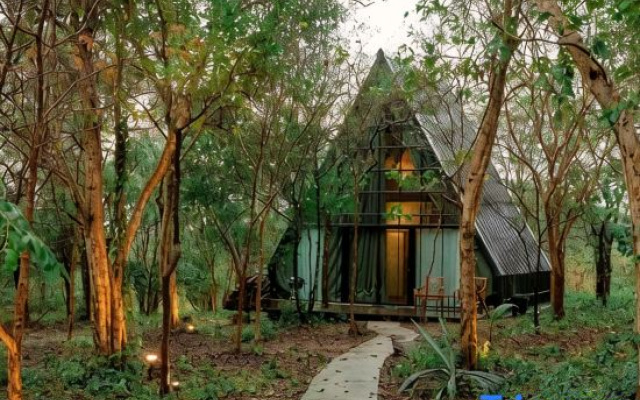 Issara Bar&House