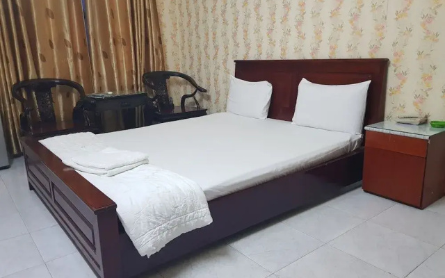 Oyo 682 Long Son Hotel
