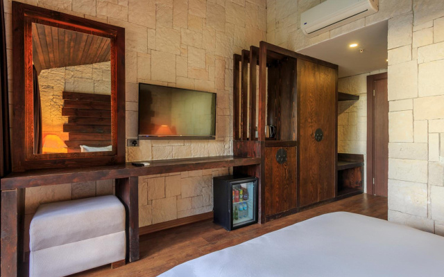 Manaspark Deluxe Hotel