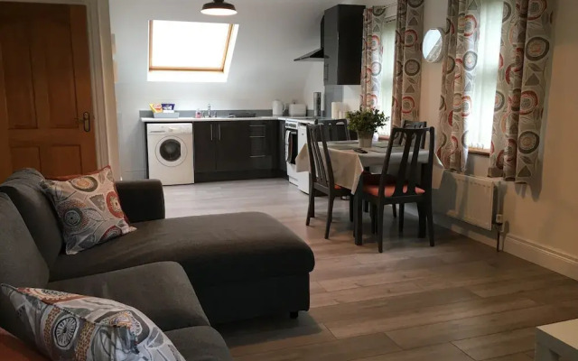 Sea & Mountain View-garden-wi-fi-parking- Sleeps 4