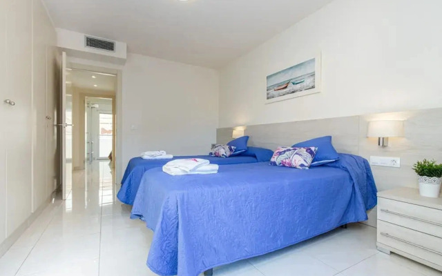 Apartment in Roses Near Punta Beach