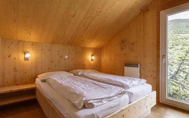 Chalet With Outdoor hot tub