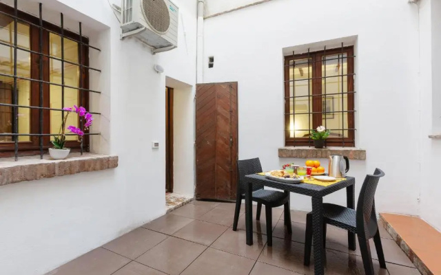 Center ZTL Lovely Apartment