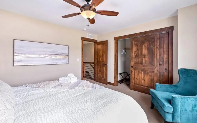 Spectacular Townhome near Breweries and River District!