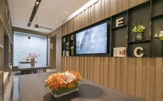 Echarm Hotel (Wuhan Guanggu University Yuan Road Branch)