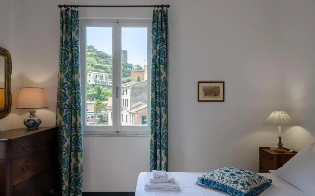 ALTIDO Charming House for 12, with Patio in Vernazza