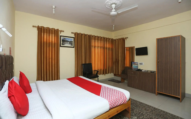 OYO 15858 Hotel Grand Comforts