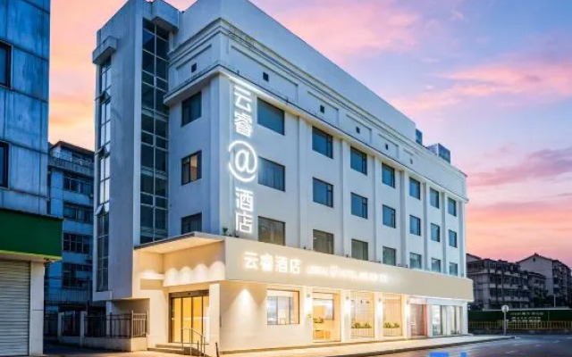 Hangzhou Yunrui@Hotel (Linping Yintai Department Store Pedestrian Street)