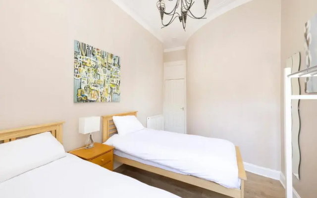 JOIVY Cosy 3bed Family Flat near Leith