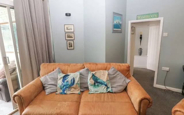 Apartment 4