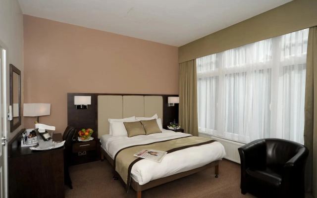 Raglan Hotel