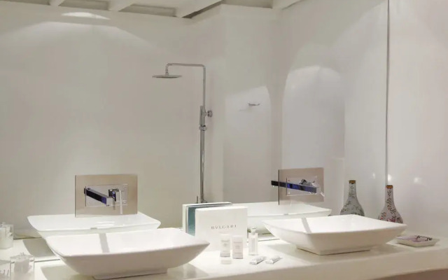 Kirini Suites & Spa Hotel