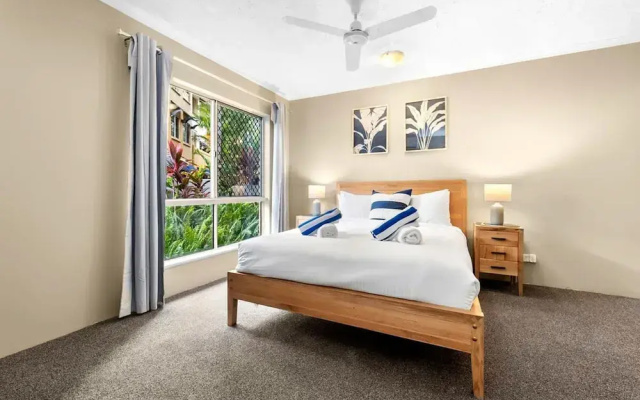 Reef Apartment Cairns - 4 Pools Resort BBQ