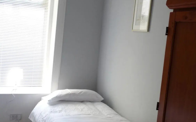 Portum -John St Apartment