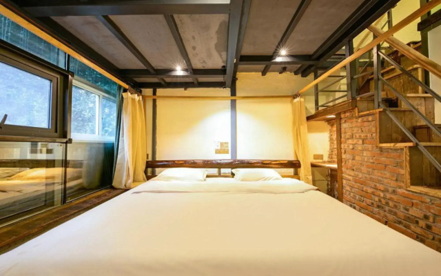 Chongqing Baijuyi Art Homestay