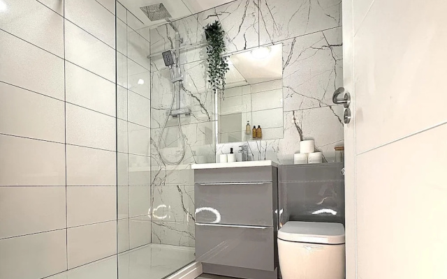 Birmingham City 2 Bedroom Apartment - Free Parking