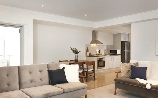 Sleek and Spacious Flat