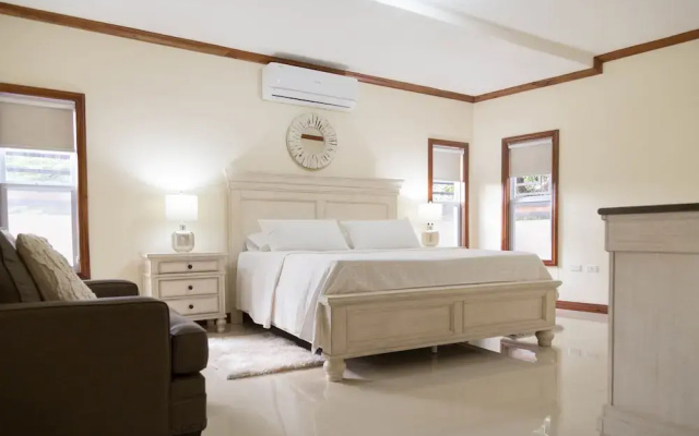 Luxury 3 Level Town House