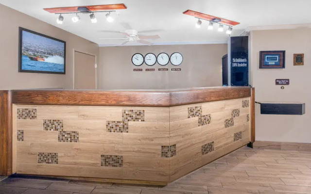 Travelodge By Wyndham Lake Havasu