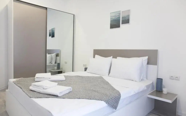 Brand new, bright, 1 bedroom unit, 100 Mbps Wi-Fi.