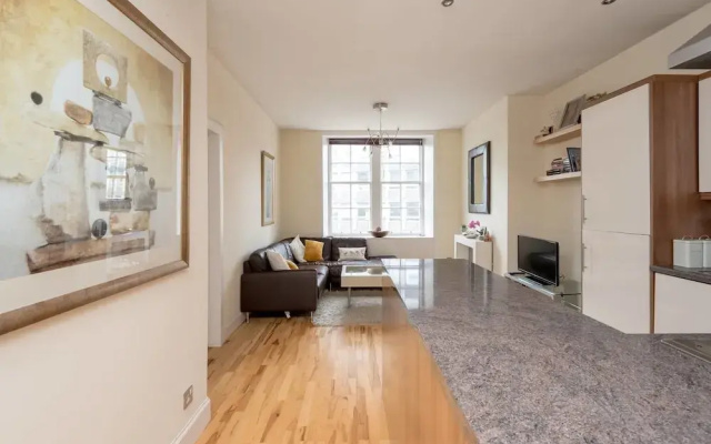 Cute 2 Bedroom Apt With View Of The Castle