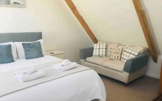 Cosy 2BR Penzance Stay Sleeps 3 Near Seafront