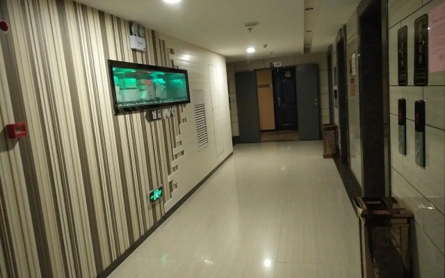 Chonpines Hotels·Yongzhou Lengshuitan Jinshuiwan Square