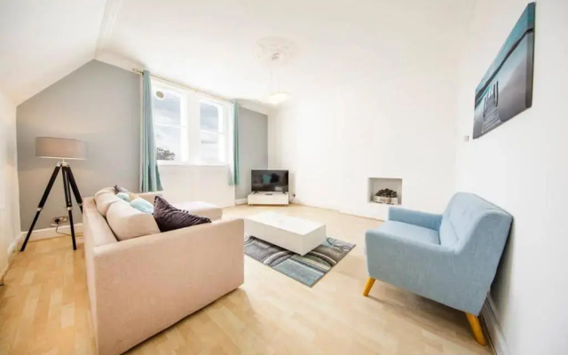 Clifton Spacious 3 Bed Apt & Parking - Simplycheckin