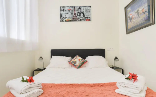 FOCH-CHAMPS ELYSEES Suites
