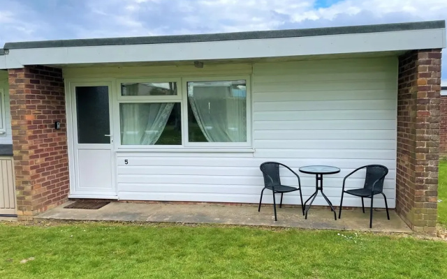 Sea Breeze Holiday Chalet, Convenient for Beach