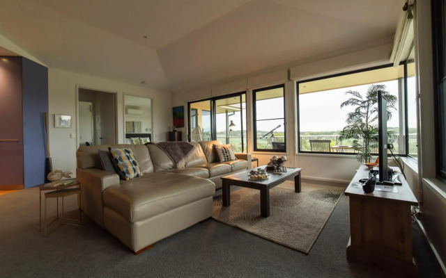 Cowes Luxury Beachfront Apartment - Phillip Island