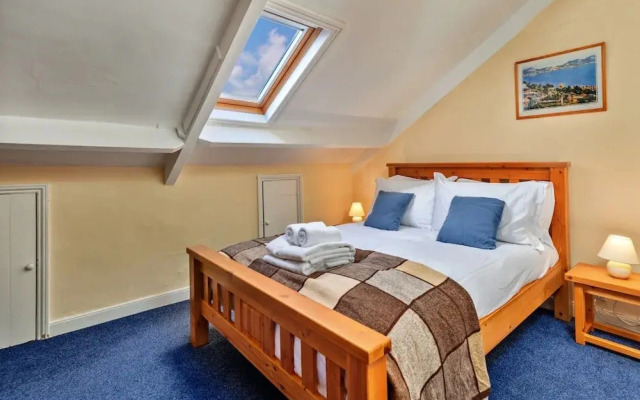 5 Bedroom Holiday Home in Whitby, No Deposit
