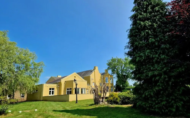 7 Holly Barn