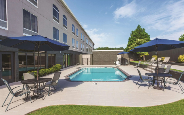 La Quinta Inn & Suites by Wyndham Columbus North