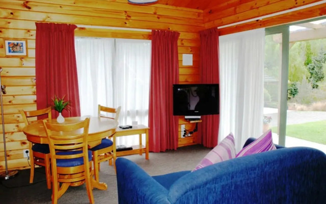 The Chalets Motel
