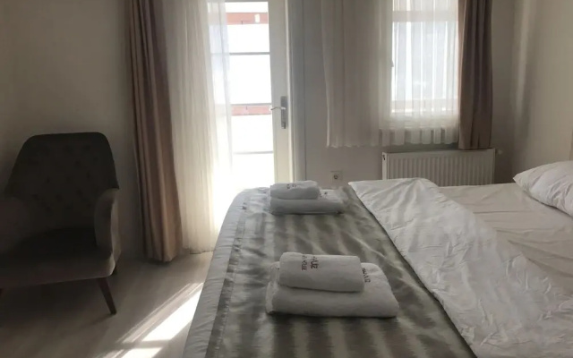 Akyuz Rooming House
