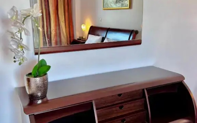 Serenity Holiday Home with self contained apartment and private pool
