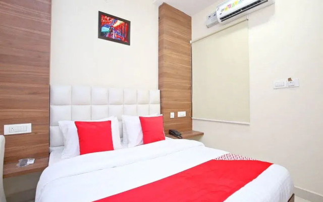 OYO 15975 Hotel 365