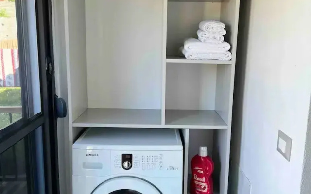 Entire unit near beach access to garden