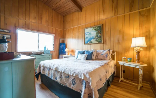 Neptune Hideaway 3 Bedrooms 1.5 Bathroom Home