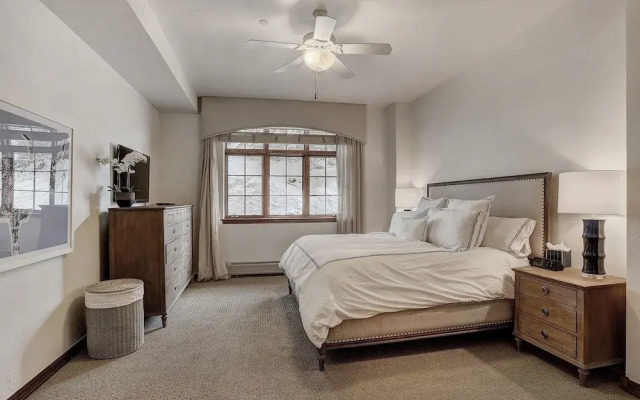 Plaza Level Luxury 3br -right In Beaver Creek Village 3 Bedroom Condo by RedAwning