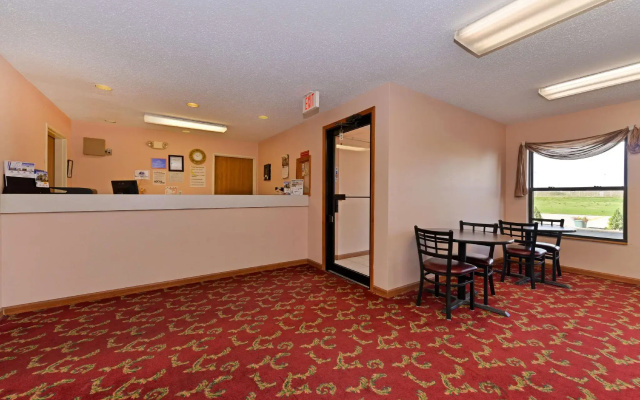 Super 8 by Wyndham Chenoa