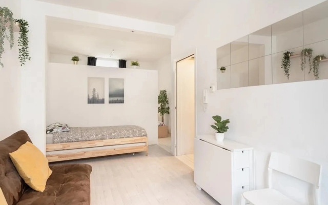Cozy Antwerp Apartment Stay for 7