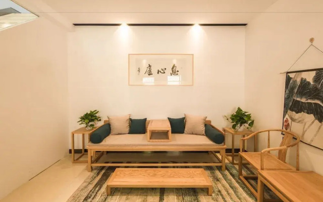 Anji Valley House Hotel