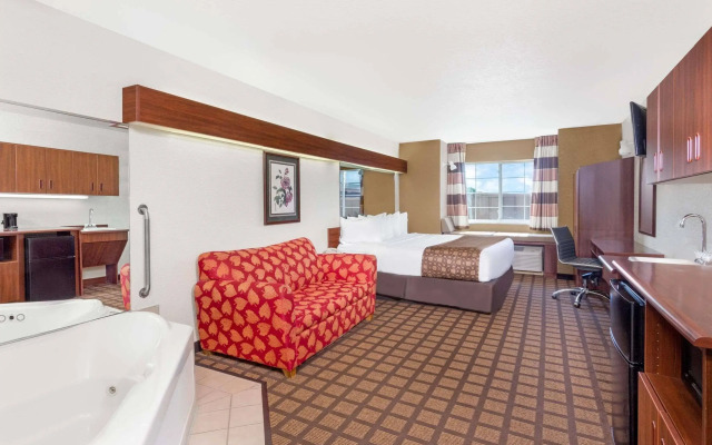 Microtel Inn & Suites by Wyndham Green Bay