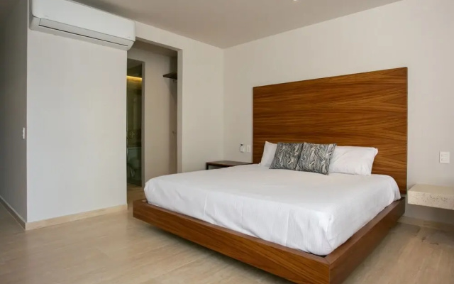 Kaab by the Beach. Condo with roofpool